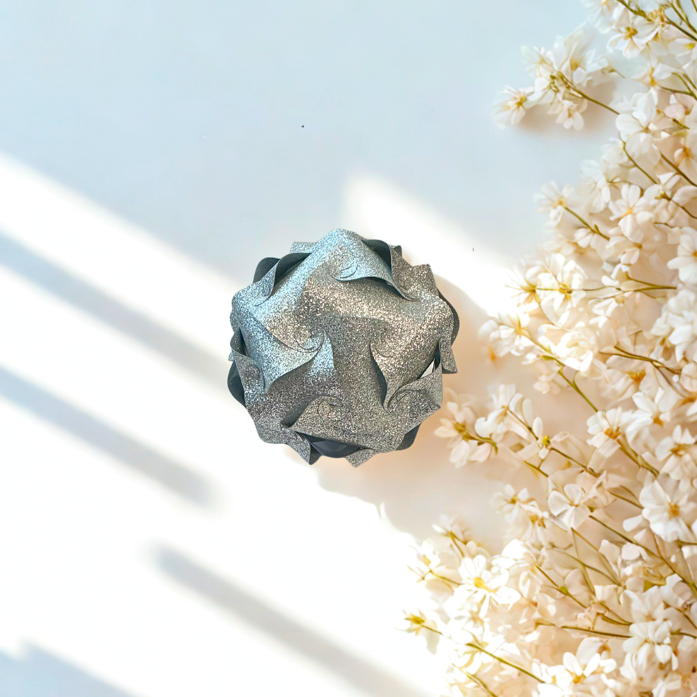 Dekorační koulička - třpytivá